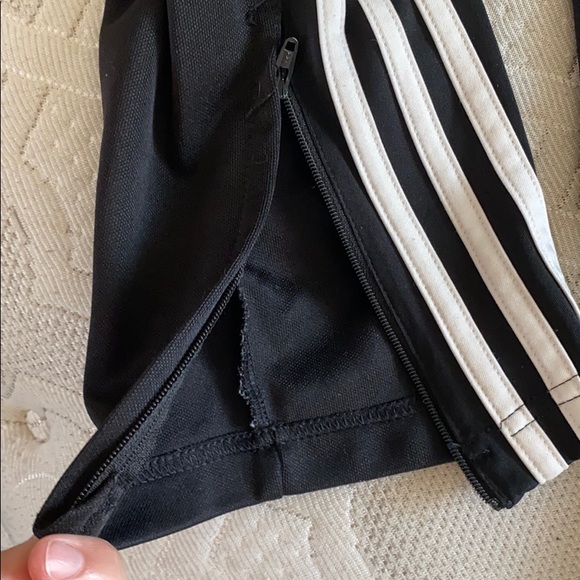 Adidas sweatpants, zip side - Picture 4 of 4